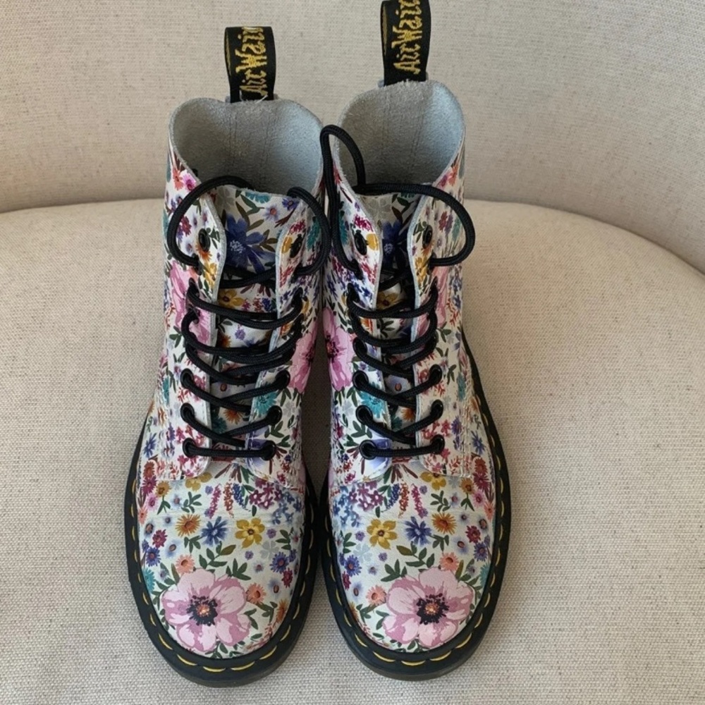 Dr. Martens Floral Airwalk Boots Sz 6 (37)